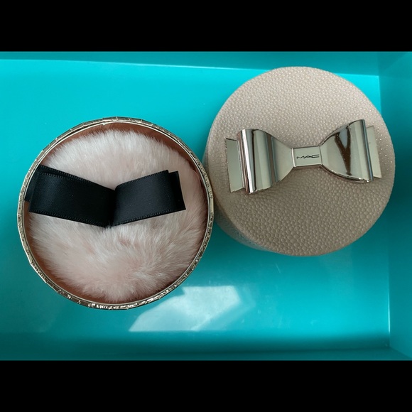 MAC Iridescent Powder Silver Dusk - Picture 2 of 5